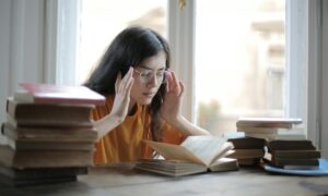 Read more about the article Tkanka mózgu nie posiada receptorów bólowych – co więc boli, kiedy „boli głowa”?